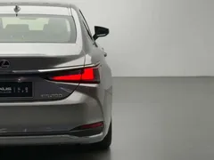2021 Lexus ES 200 Excellence — фото 15