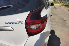 2022 Toyota Vios FS 1.5L CVT 20th Anniversary, белый — фото 8