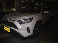 2021 Toyota RAV4 2.0L CVT 2WD Fashion, белый — фото 1