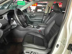 2023 Toyota RAV4 2.0L CVT 2WD Fashion Plus, белый — фото 8