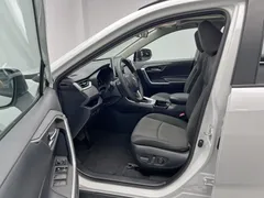 2021 Toyota RAV4 2.0L CVT 2WD Fashion, белый — фото 12