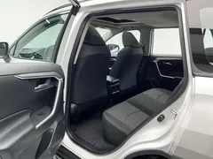 2021 Toyota RAV4 2.0L CVT 2WD Fashion, белый — фото 13