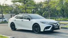 2023 Toyota Camry 2.0S Knight, белый — фото 3