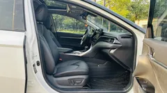 2023 Toyota Camry 2.0S Knight, белый — фото 13
