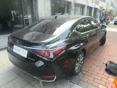 2022 Lexus ES 200 Luxury, чёрный — фото 12