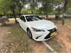 2021 Lexus ES 200 Excellence, белый — фото 3