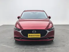 2022 Mazda Mazda3 2.0L AT, красный — фото 2
