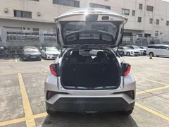 2023 Toyota C-HR 2.0L Luxury — фото 6