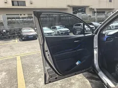 2023 Toyota C-HR 2.0L Luxury — фото 12