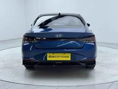 2022 Hyundai Elantra 1.5L CVT LUX Premium — фото 6