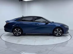 2022 Hyundai Elantra 1.5L CVT LUX Premium — фото 8