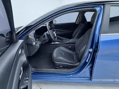 2022 Hyundai Elantra 1.5L CVT LUX Premium — фото 12