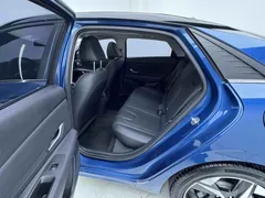 2022 Hyundai Elantra 1.5L CVT LUX Premium — фото 13