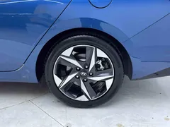 2022 Hyundai Elantra 1.5L CVT LUX Premium — фото 16