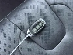 2022 Hyundai Elantra 1.5L CVT LUX Premium — фото 18