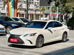 2022 Lexus ES 200 Excellence, белый — фото 1