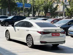 2022 Lexus ES 200 Excellence, белый — фото 7