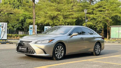 2023 Lexus ES 260 Excellence
