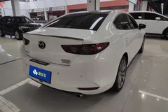 2021 Mazda Mazda3 2.0L AT, белый — фото 9