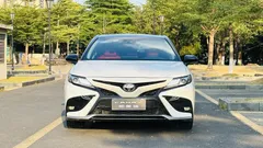 2021 Toyota Camry 2.5S Fashion, белый — фото 2