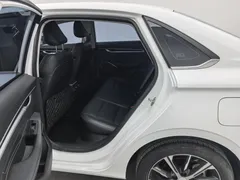 2022 Geely Emgrand 4th Gen 1.5L CVT Premium, белый — фото 13