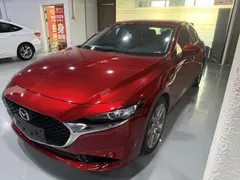 2021 Mazda Mazda3 2.0L AT, красный — фото 1