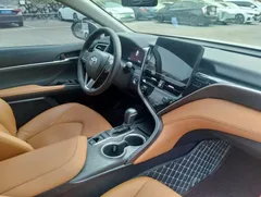 2021 Toyota Camry 2.5G Luxury — фото 13
