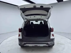 2021 Kia Seltos 1.5L CVT Trend, белый — фото 12