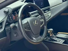 2022 Lexus ES 200 Excellence — фото 5
