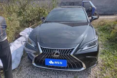 2022 Lexus ES 200 Luxury, чёрный — фото 3