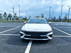 2023 Hyundai Elantra 1.5L CVT LUX Premium, белый — фото 2