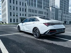 2023 Hyundai Elantra 1.5L CVT LUX Premium, белый — фото 6
