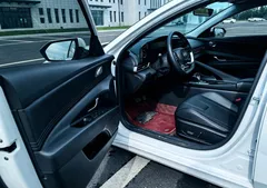 2023 Hyundai Elantra 1.5L CVT LUX Premium, белый — фото 8