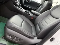 2023 Toyota RAV4 2.0L CVT 2WD 20th Anniversary Platinum, белый — фото 18