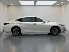 2022 Lexus ES 200 Excellence, белый — фото 8
