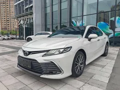2022 Toyota Camry 2.5G Luxury, белый — фото 1