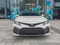 2022 Toyota Camry 2.5G Luxury, белый — фото 2