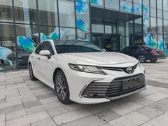 2022 Toyota Camry 2.5G Luxury, белый — фото 3