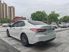 2022 Toyota Camry 2.5G Luxury, белый — фото 5