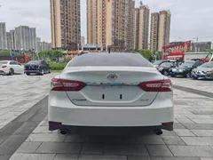 2022 Toyota Camry 2.5G Luxury, белый — фото 6