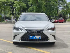 2022 Lexus ES 200 Excellence, белый — фото 2
