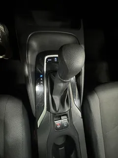 2021 Toyota Corolla 1.5L CVT Elite, белый — фото 12