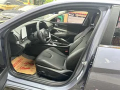 2023 Hyundai Elantra 1.5L CVT LUX Premium — фото 4