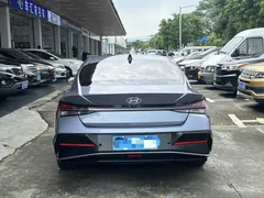 2023 Hyundai Elantra 1.5L CVT LUX Premium — фото 8