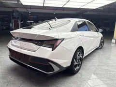 2023 Hyundai Elantra 1.5L CVT LUX Premium, белый — фото 5