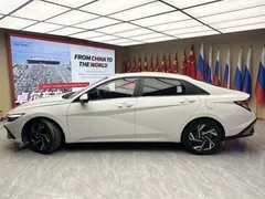 2023 Hyundai Elantra 1.5L CVT LUX Premium, белый — фото 8