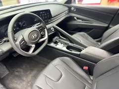 2023 Hyundai Elantra 1.5L CVT LUX Premium, белый — фото 9