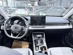 2022 Geely Emgrand 4th Gen 1.5L CVT Flagship — фото 5