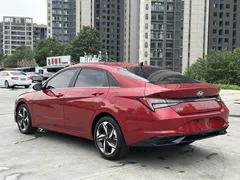 2022 Hyundai Elantra 1.5L CVT LUX Premium, красный — фото 4