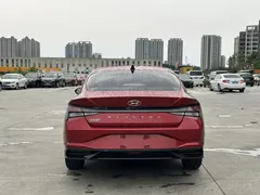 2022 Hyundai Elantra 1.5L CVT LUX Premium, красный — фото 5